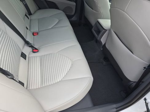 Used 2023 Toyota Camry SE FWD image 11