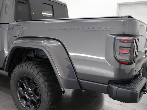 Used 2023 Jeep Gladiator Sport AWD/4WD image 31