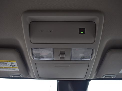 Used 2025 Nissan Frontier SV image 38