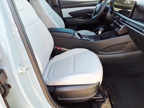 Certified 2025 Hyundai Santa Cruz SEL image 11