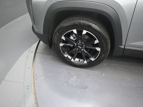 Used 2026 Chevrolet Equinox RS FWD image 9
