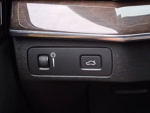 Used 2016 Volvo XC90 T6 Momentum AWD/4WD image 32