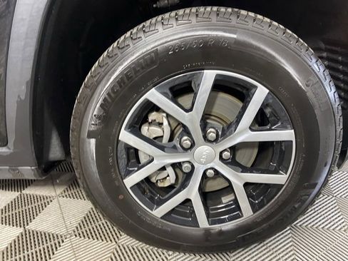 Used 2023 Jeep Grand Cherokee L Limited w/ Luxury Tech Group II image 29