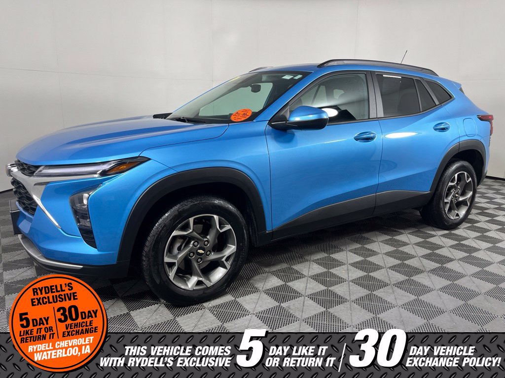 Used 2025 Chevrolet Trax LT w/ Sunroof Package FWD image 13