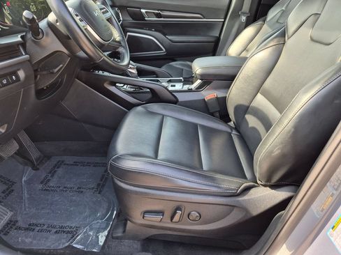 Used 2025 Kia Telluride S FWD image 24