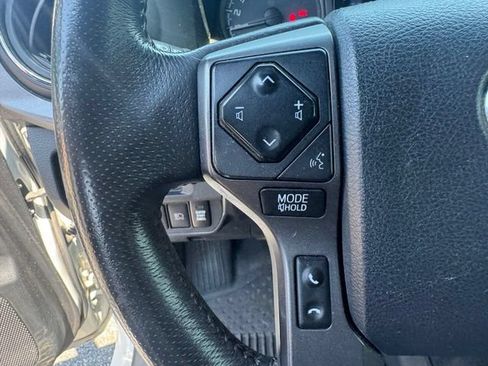 Used 2019 Toyota Tacoma TRD Sport AWD/4WD image 19