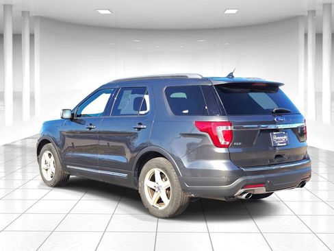 Used 2018 Ford Explorer XLT w/ Equipment Group 202A image 5