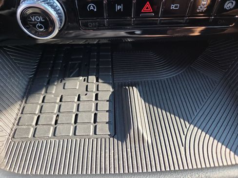 Used 2025 Ford Explorer ST AWD/4WD image 31