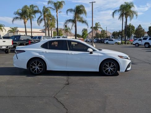 Used 2021 Toyota Camry SE w/ Carpet Mat Package (TMS) FWD image 4