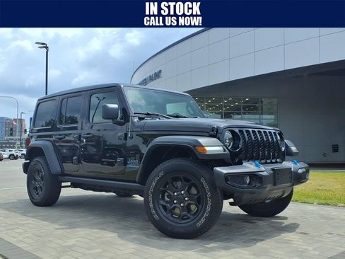 Used 2023 Jeep Wrangler Unlimited w/ Sun & Screen Package AWD/4WD image 1