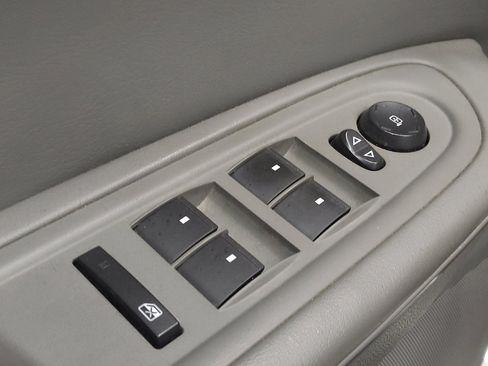 Used 2015 Chevrolet Traverse LT image 27