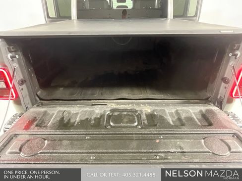 Used 2021 Jeep Gladiator Rubicon AWD/4WD image 13