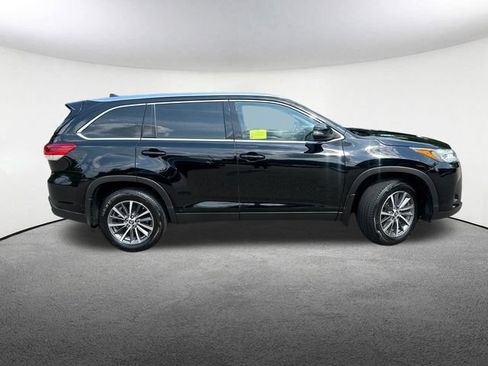 Used 2019 Toyota Highlander XLE AWD/4WD image 11