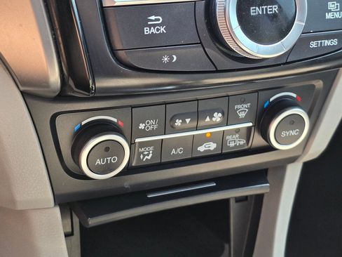 Used 2018 Acura ILX FWD image 13