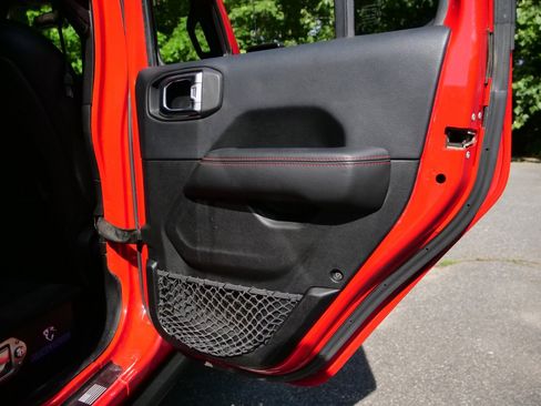 Used 2018 Jeep Wrangler Unlimited Rubicon AWD/4WD image 37