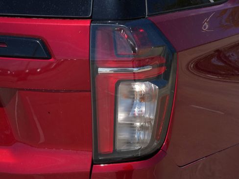 Used 2024 Chevrolet Tahoe Z71 w/ Luxury Package image 22