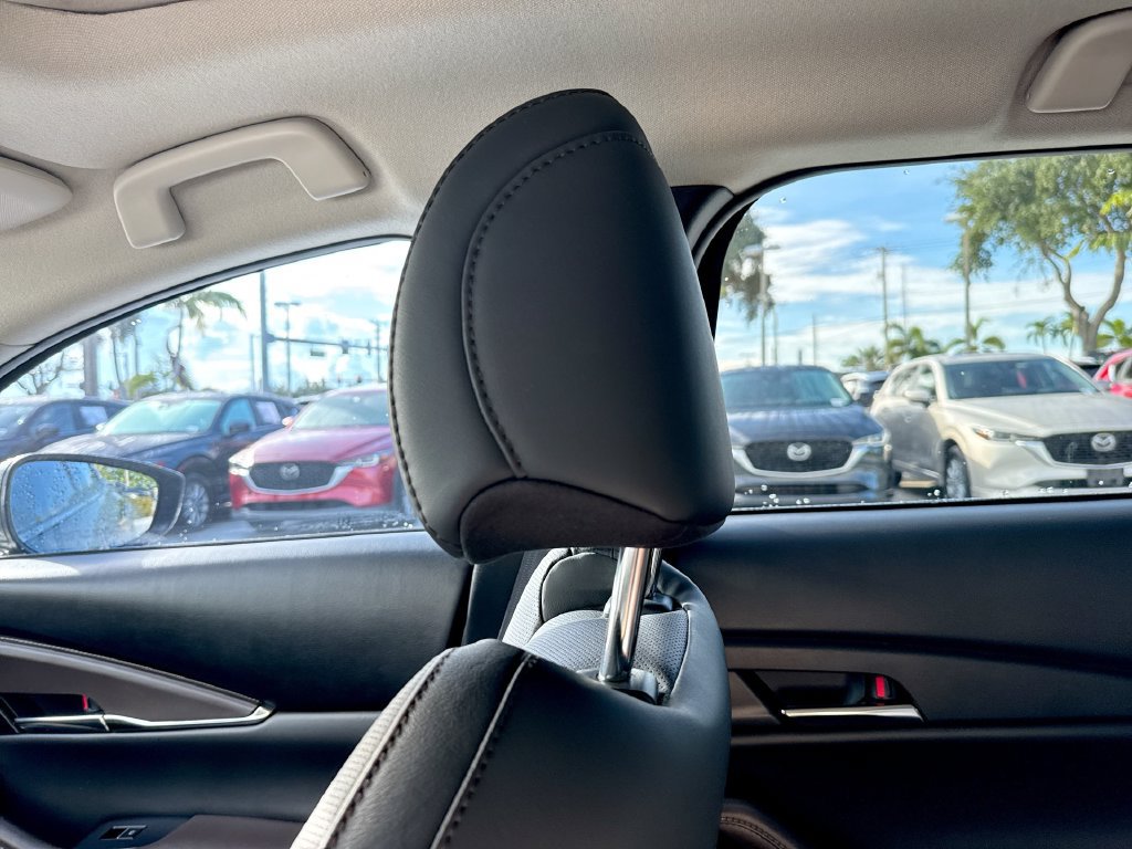 Used 2023 MAZDA CX-30 AWD 2.5 S w/ Premium Package image 16