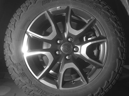 Used 2025 Jeep Compass Trailhawk image 12