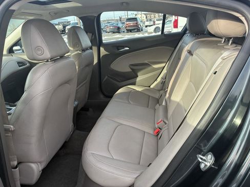 Used 2018 Chevrolet Cruze Premier image 20