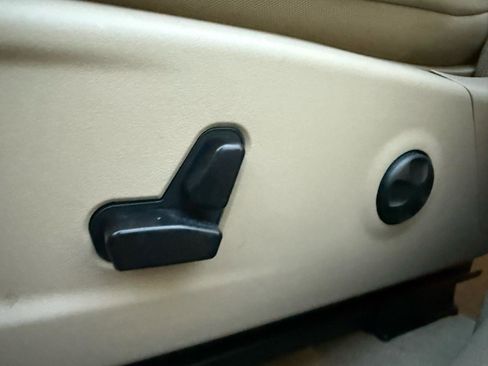 Used 2014 Chrysler 300 RWD image 39