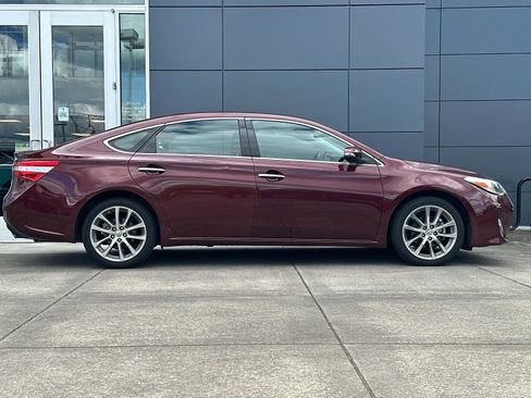 Used 2015 Toyota Avalon XLE Touring FWD image 2