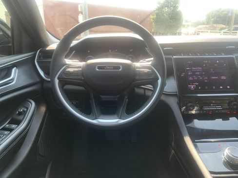 Used 2025 Jeep Grand Cherokee L Altitude AWD/4WD image 18