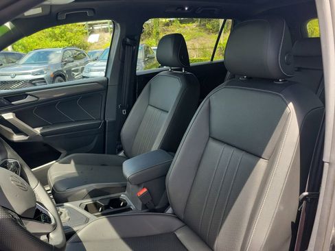 Used 2023 Volkswagen Tiguan SE R-Line FWD image 21