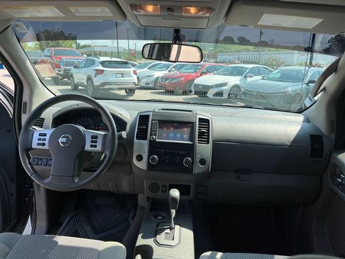 Used 2020 Nissan Frontier SV RWD image 21
