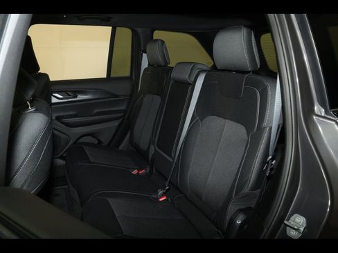 New 2026 Jeep Grand Cherokee Laredo image 15