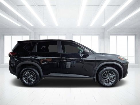 Used 2023 Nissan Rogue S image 2