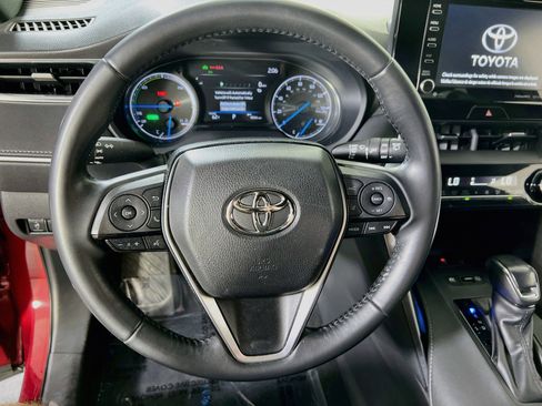 Used 2022 Toyota Venza XLE AWD/4WD image 11