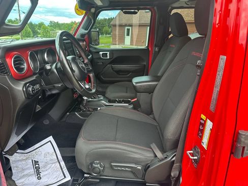 Used 2022 Jeep Gladiator Rubicon w/ Cold Weather Group AWD/4WD image 9