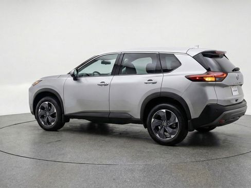 Used 2025 Nissan Rogue SV image 6