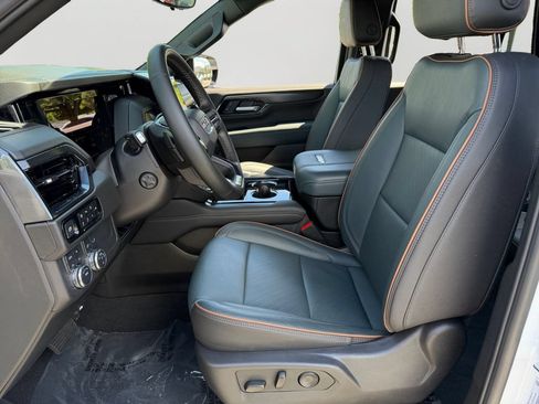 Used 2025 GMC Yukon AT4 w/ AT4 Premium Package AWD/4WD image 18