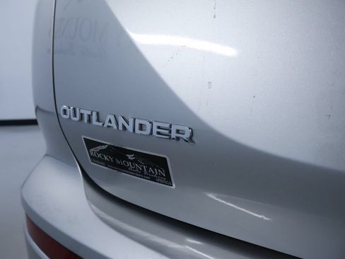 Used 2025 Mitsubishi Outlander SE AWD/4WD image 10
