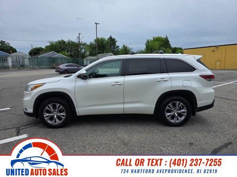 Used 2015 Toyota Highlander XLE AWD/4WD image 2