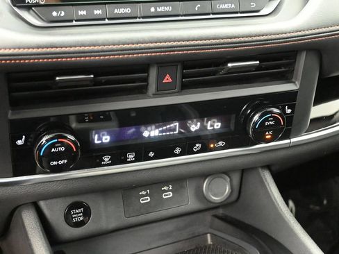 Used 2025 Nissan Rogue SV AWD/4WD image 17