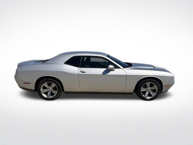 Used 2019 Dodge Challenger SXT RWD image 2