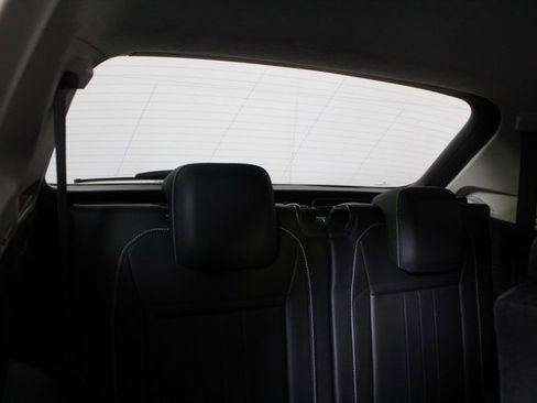 Used 2023 Volkswagen Tiguan SE image 11