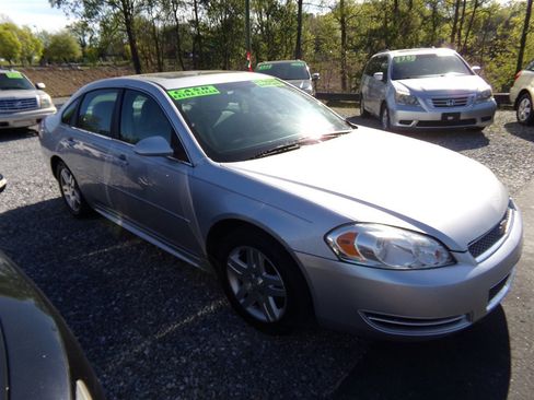 Used 2016 Chevrolet Impala LT w/ LT Sunroof Package image 3