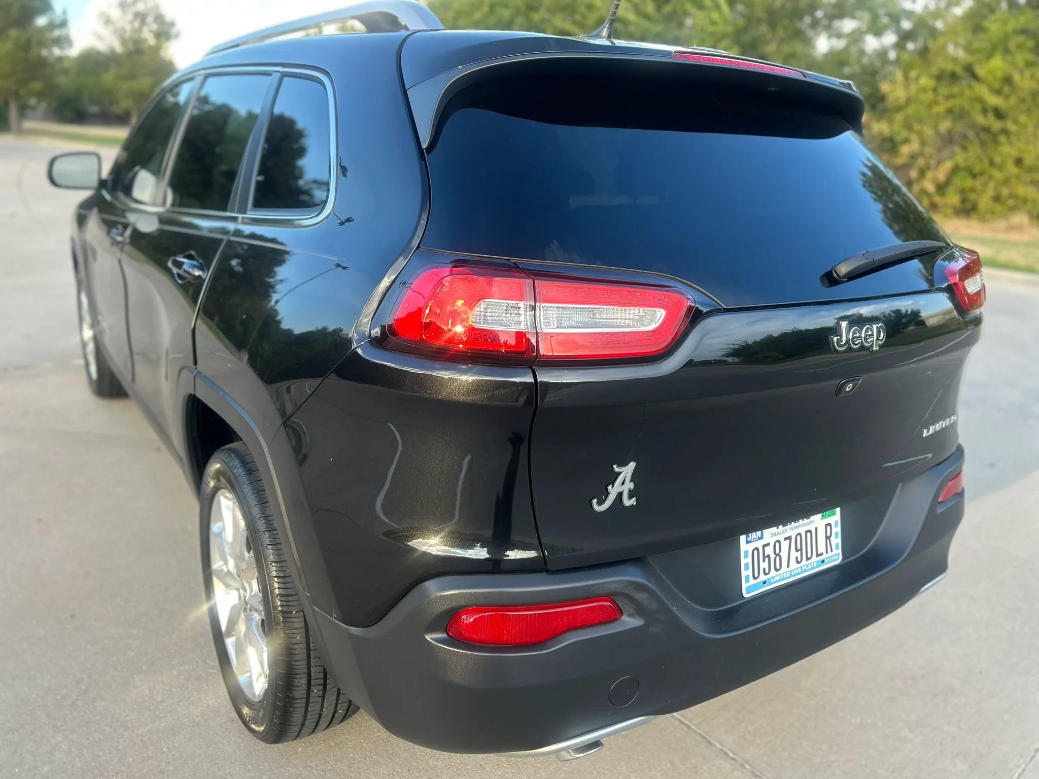 Used 2015 Jeep Cherokee Limited FWD image 8