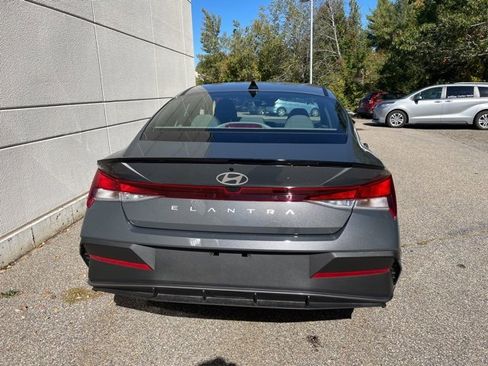 Used 2025 Hyundai Elantra Sport image 9