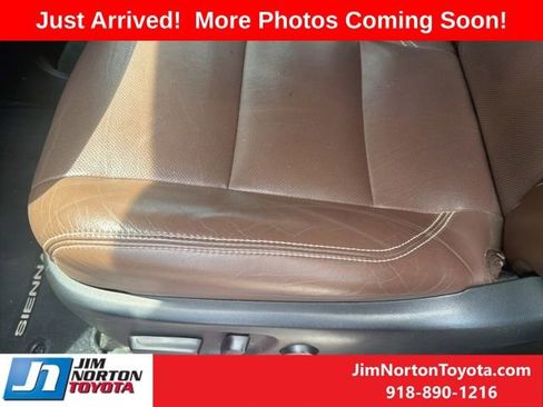 Used 2019 Toyota Sienna Limited FWD image 9