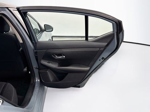 Used 2025 Nissan Sentra SR FWD image 26