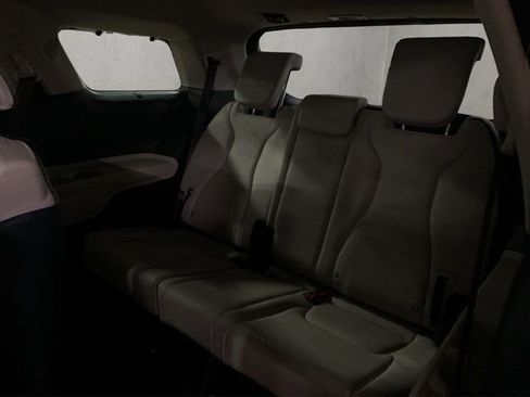 New 2026 Kia Carnival EX image 16