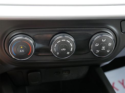 Used 2024 Chevrolet Trax LS image 17