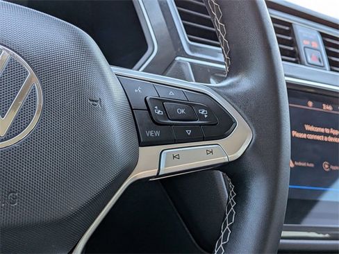 Certified 2022 Volkswagen Tiguan SE image 32