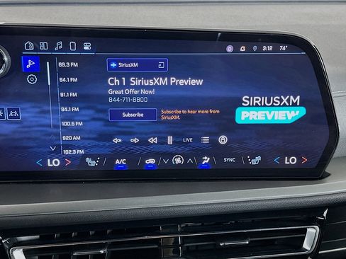 Used 2025 Chevrolet Traverse LT image 21