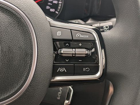 Used 2023 Kia Sorento LX image 18