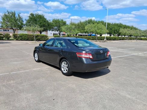 Used 2011 Toyota Camry LE image 4